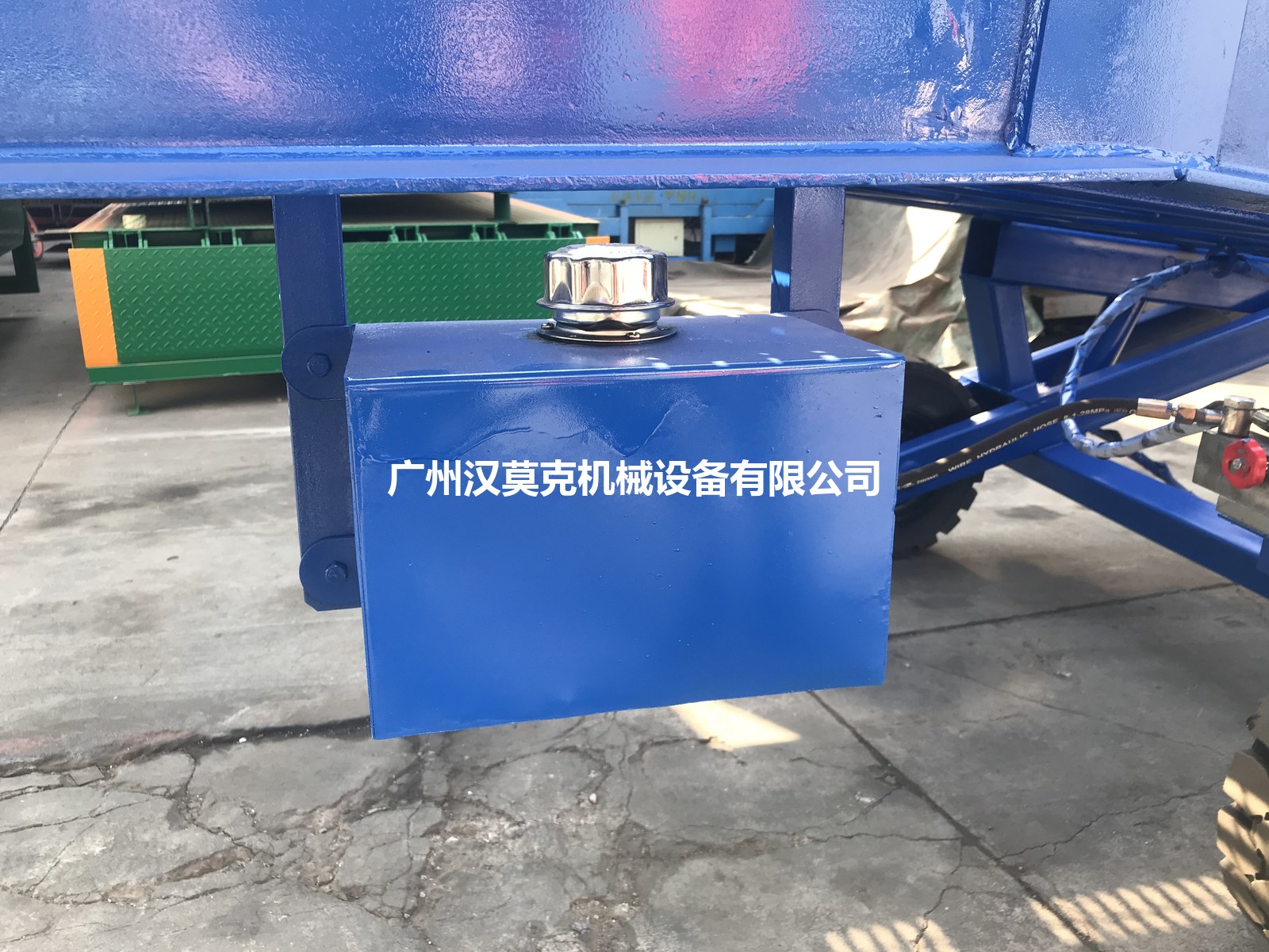 欧美款液压移动登车桥 HRHS 实拍 5