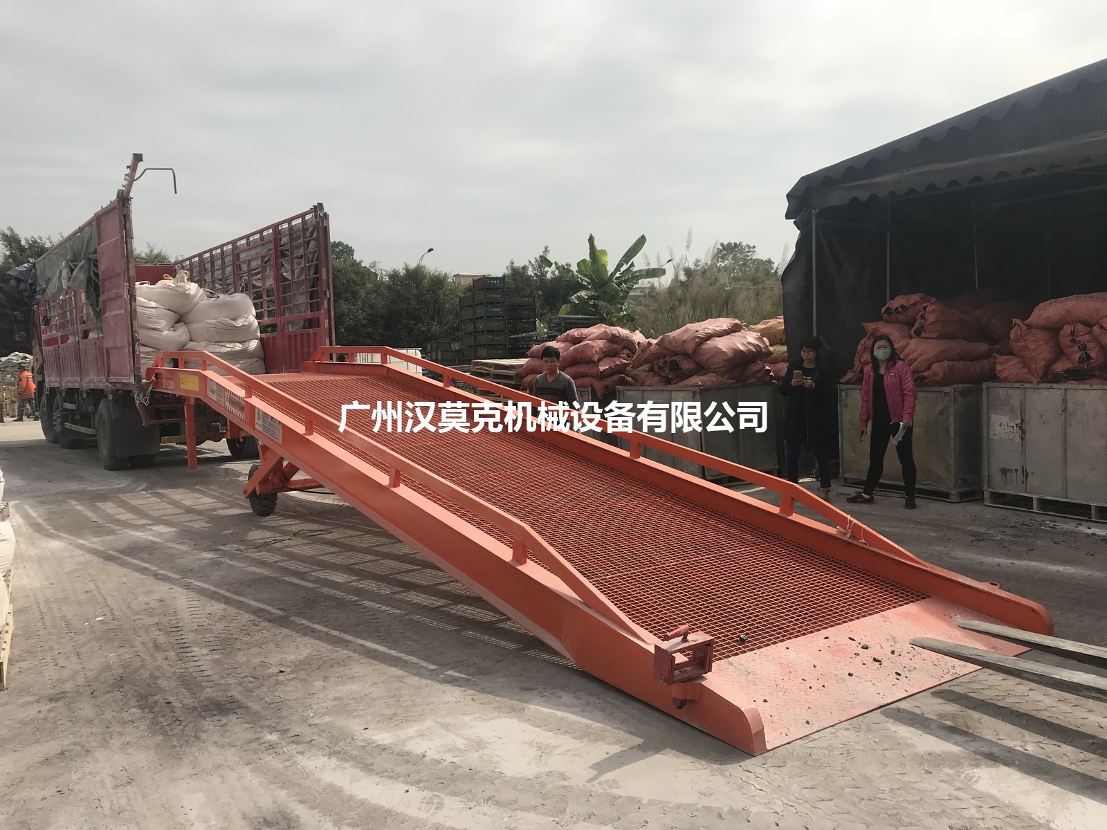 欧美款液压移动登车桥 HRHS 实拍 6