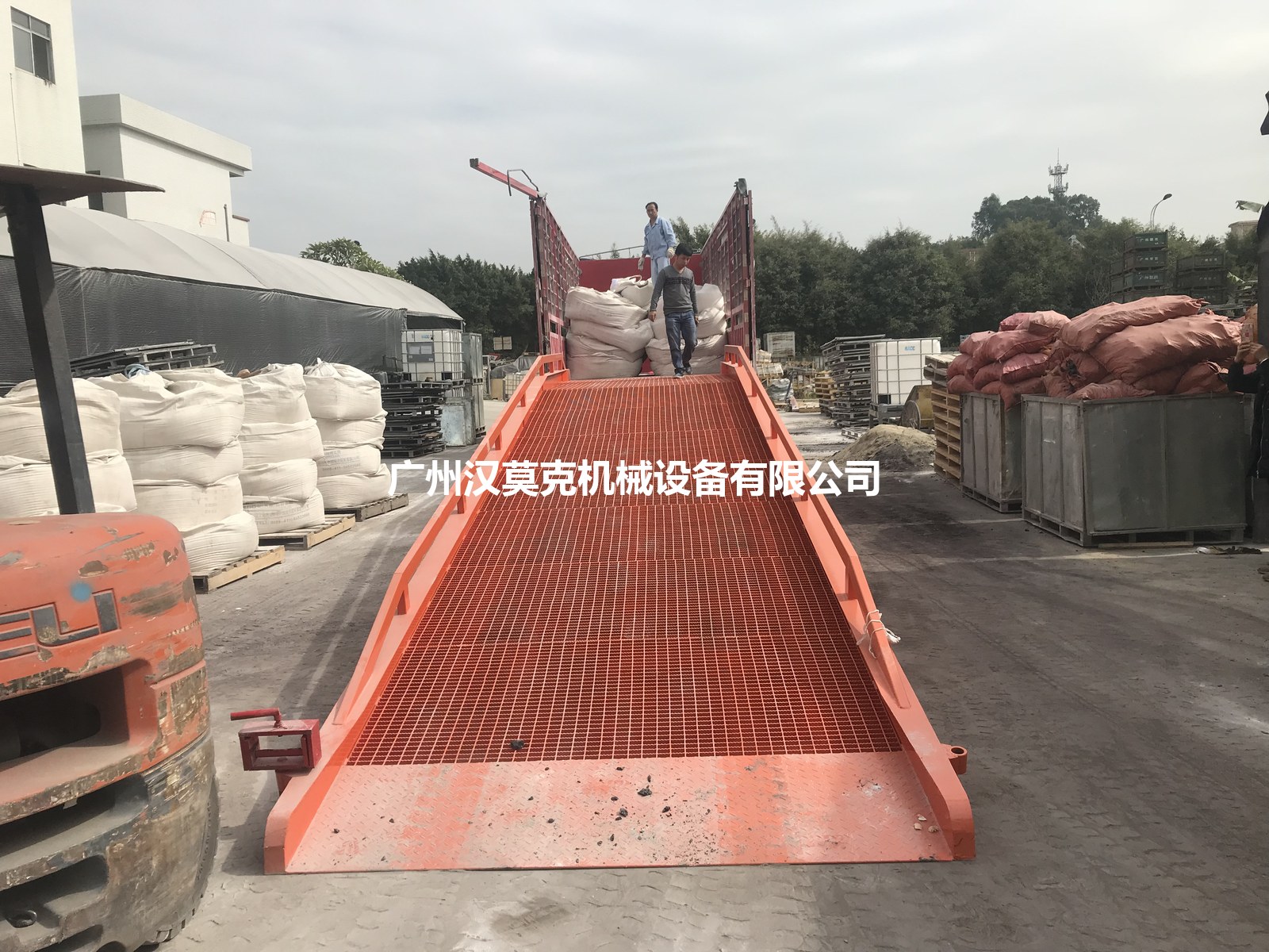 欧美款液压移动登车桥 HRHS 实拍 7