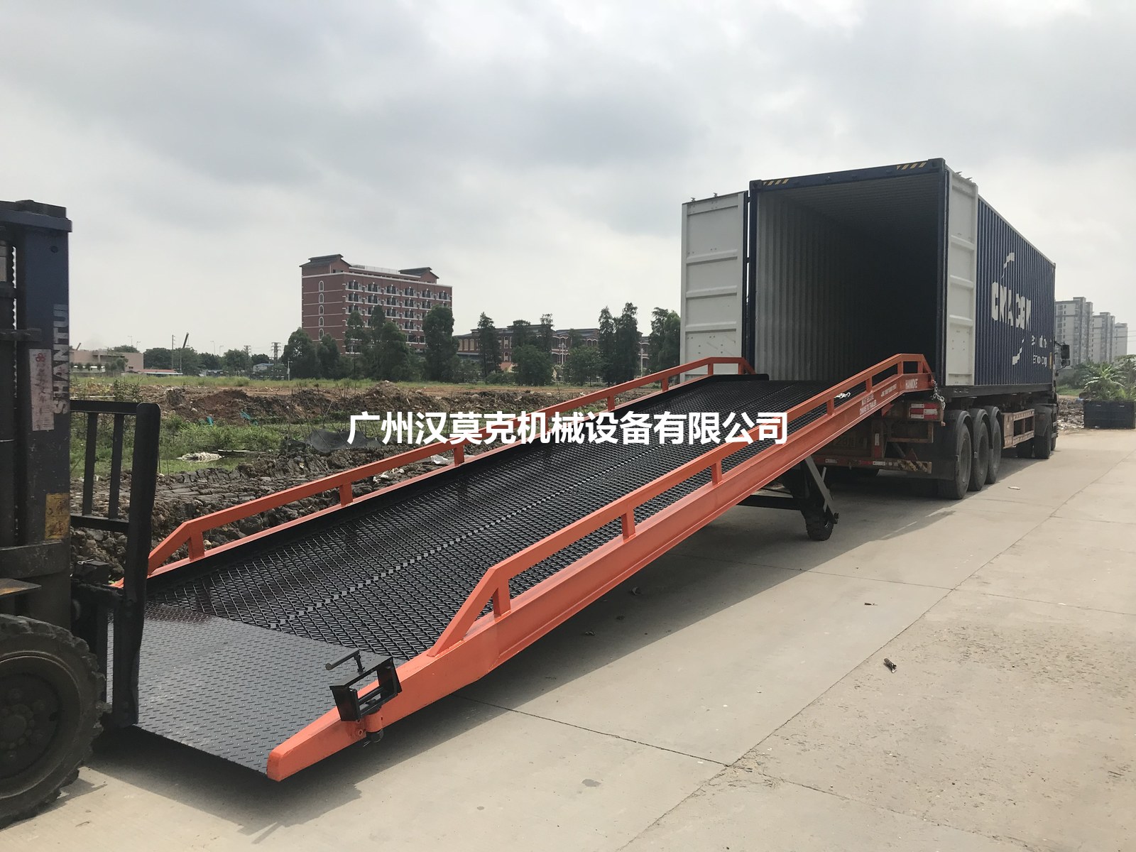 欧美款液压移动登车桥 HRHS 实拍 15